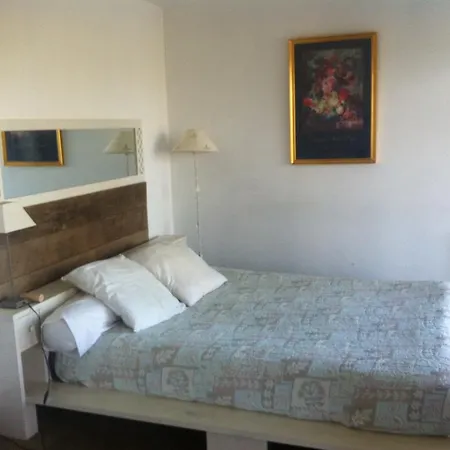 Chambres D'hotes La Farga Bed & Breakfast
